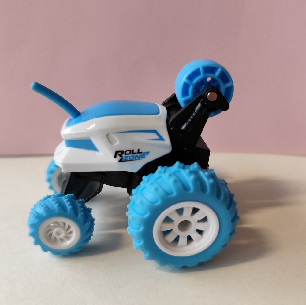 RC Roll Zone Mini Stunt Car 4Wd 2.4G Blue